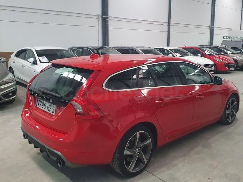 Usado Volvo V60 R-Design 163 CV (119 kW) 2011 Rojo Familiar