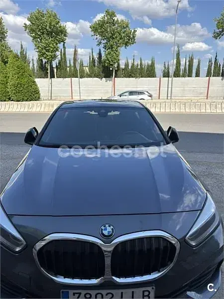 Usado BMW 118 140 CV (102 kW) 2021 Gris / plata Berlina