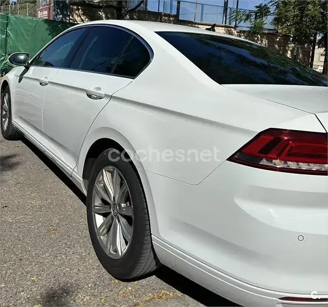 Usado VW Passat Advance 150 CV (110 kW) 2018 Blanco Berlina