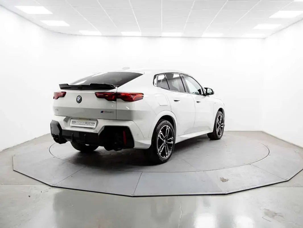 Używany BMW X2 300 KM (220 kW) 2024 Biały SUV