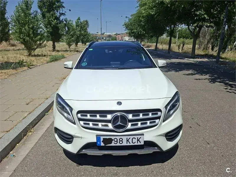 Usado Mercedes GLA200 AMG line 136 CV (100 kW) 2017 Blanco SUV