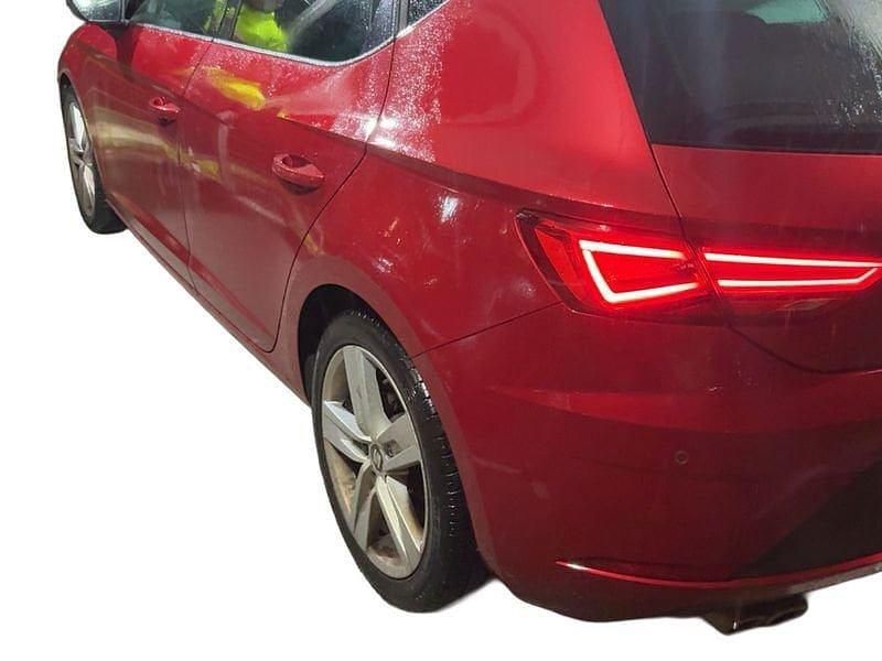 Usado Seat Leon FR 150 CV (110 kW) 2026 Rojo Utilitario