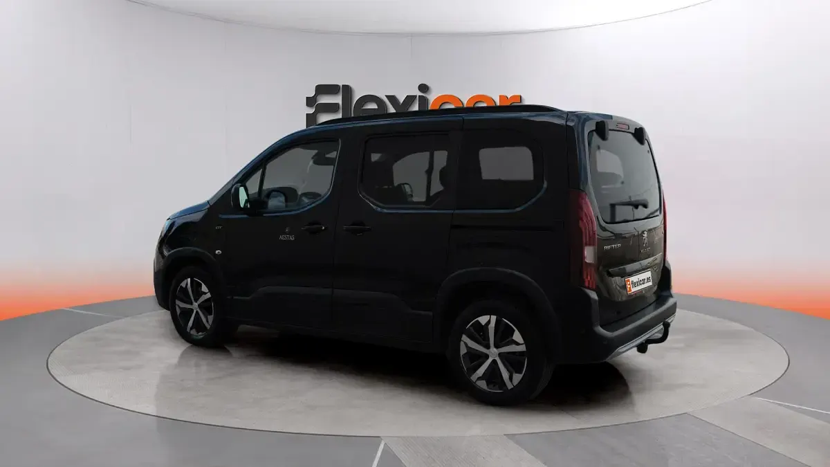 Usado Peugeot Rifter GT 131 CV (96 kW) 2023 Negro Monovolumen