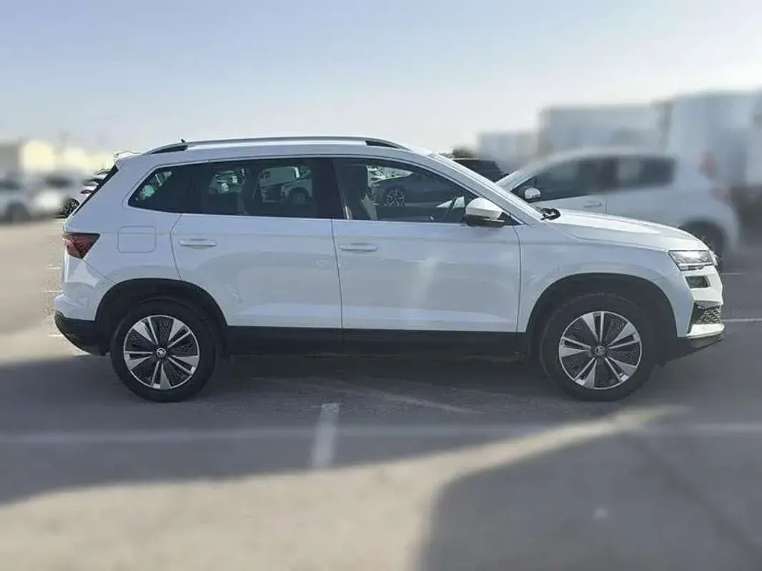 Usado Skoda Karoq Ambition 116 CV (85 kW) 2022 Blanco SUV