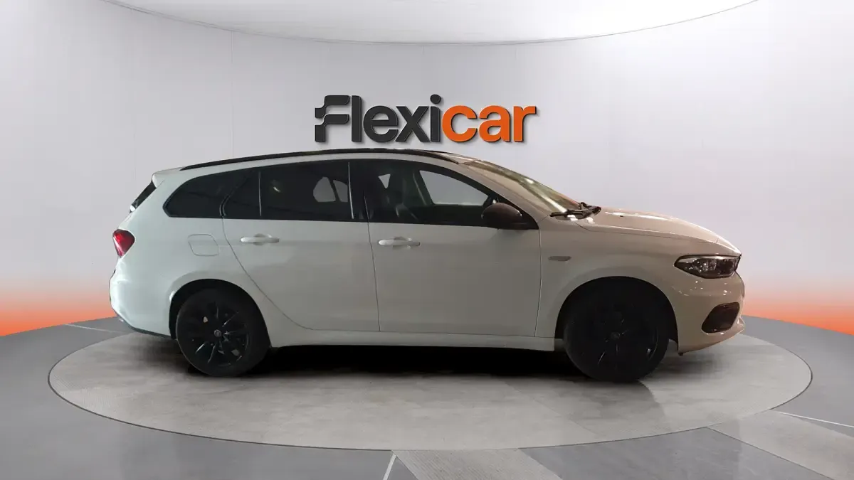 Usado Fiat Tipo Easy 95 CV (69 kW) 2018 Blanco Familiar