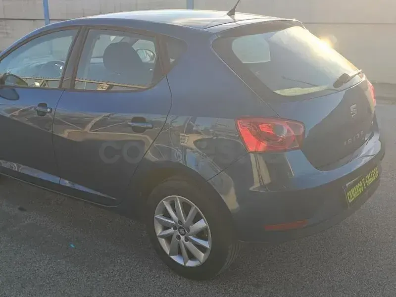 Usado Seat Ibiza Style 105 HP (77 kW) 2014 Azul Sedan