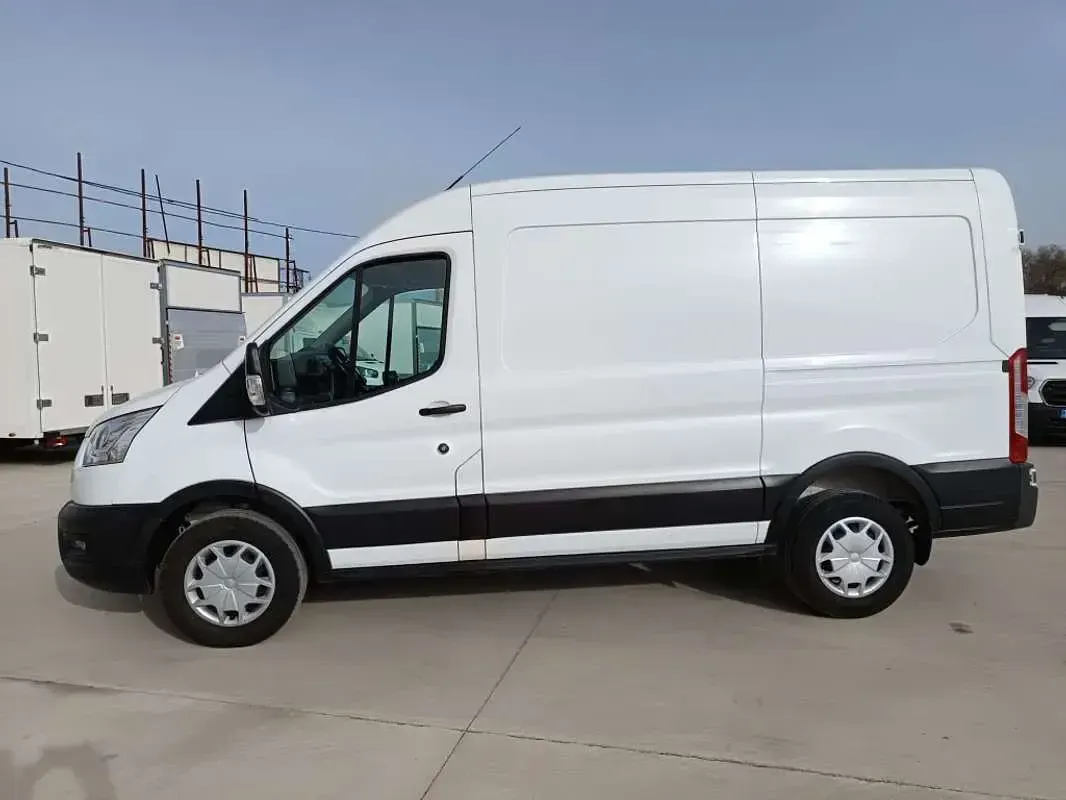 Usado Ford Transit Trend 131 CV (96 kW) 2021 Blanco Van