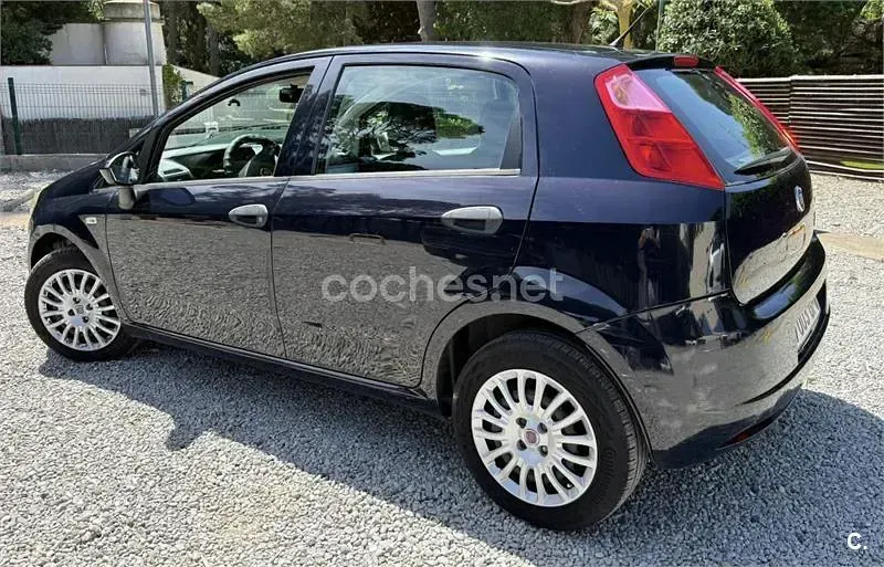 Usado Fiat Grande Punto Dynamic 77 CV (56 kW) 2009 Azul Utilitario