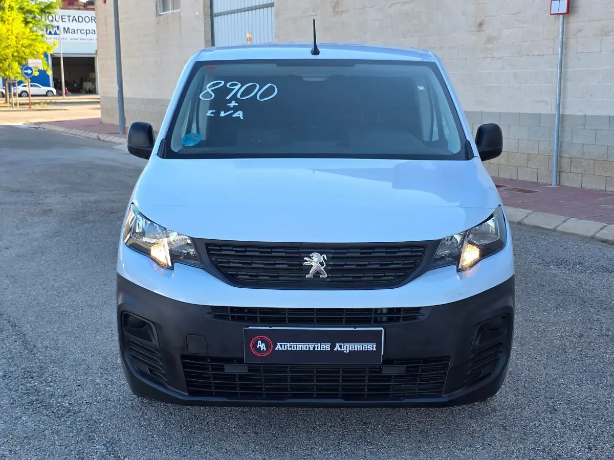 Usado Peugeot Partner 98 CV (72 kW) 2022 Blanco Monovolumen