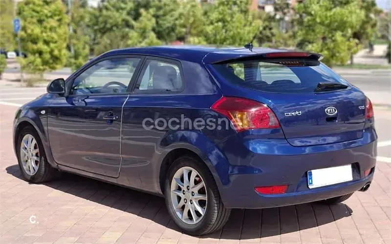 Usado Kia ProCeed Active 115 CV (84 kW) 2009 Azul Utilitario