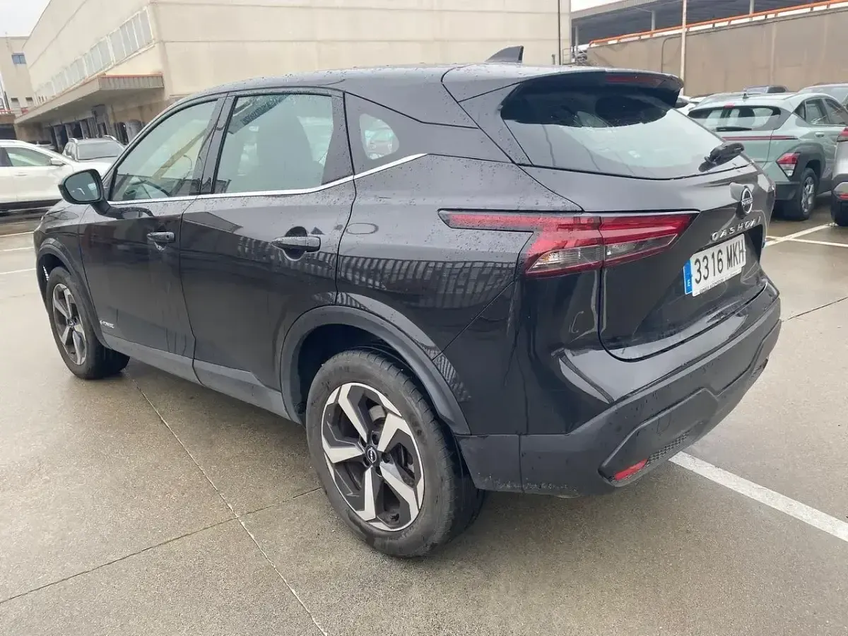 Usado Nissan Qashqai Acenta 190 CV (139 kW) 2023 Gris SUV