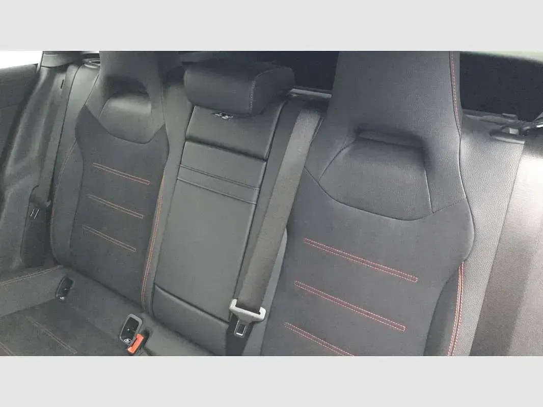 Usado Mercedes CLA250e 218 CV (160 kW) 2025 Blanco Coupe