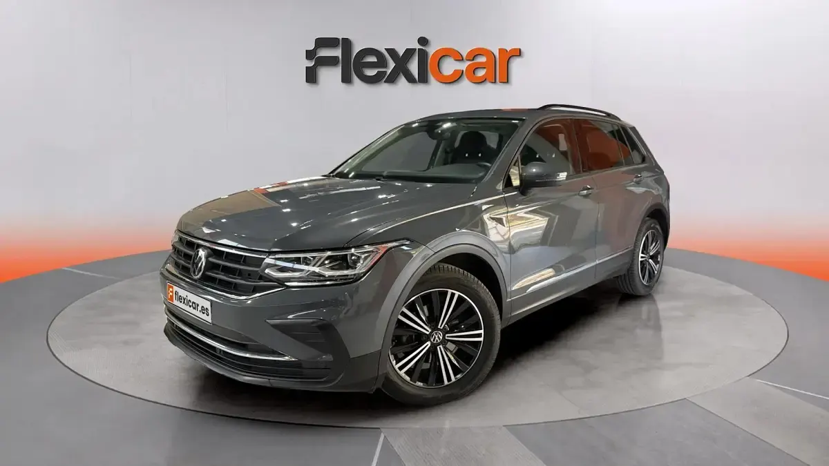 Usado VW Tiguan Life 150 CV (110 kW) 2021 Gris SUV