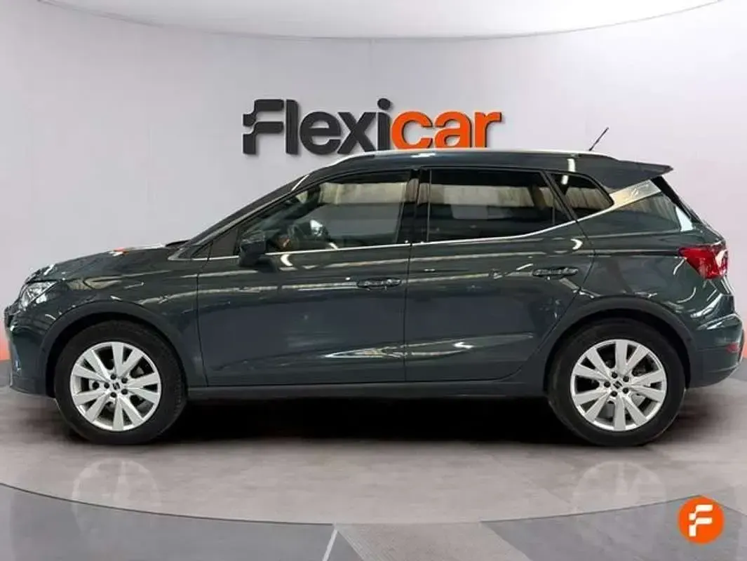 Usado Seat Arona Xperience 110 CV (80 kW) 2022 Gris SUV