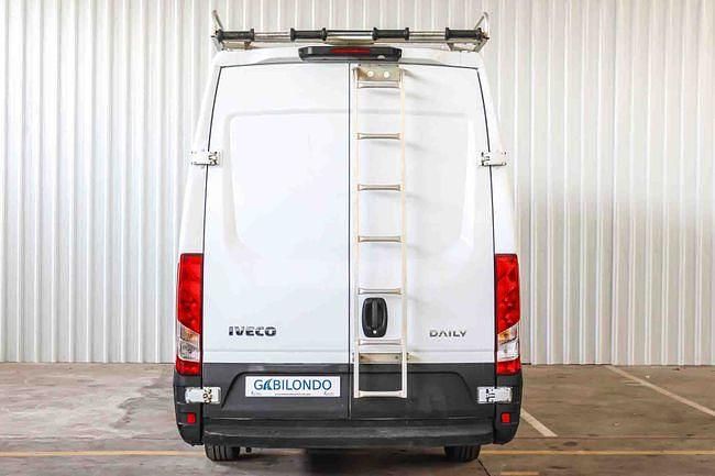 Usado Iveco Daily 135 CV (99 kW) 2020 Blanco Berlina