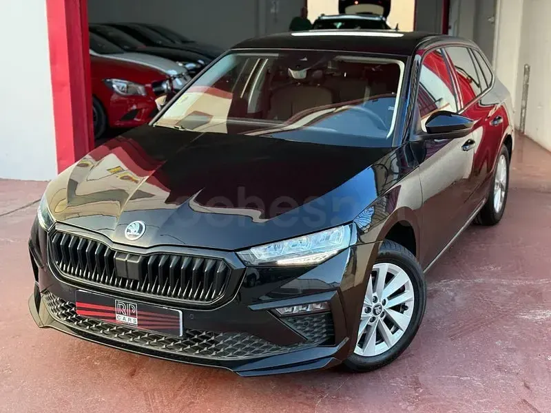 Usado Skoda Scala 115 CV (84 kW) 2025 Negro Utilitario