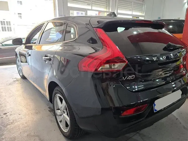 Usado Volvo V40 Kinetic 115 CV (84 kW) 2015 Negro Berlina