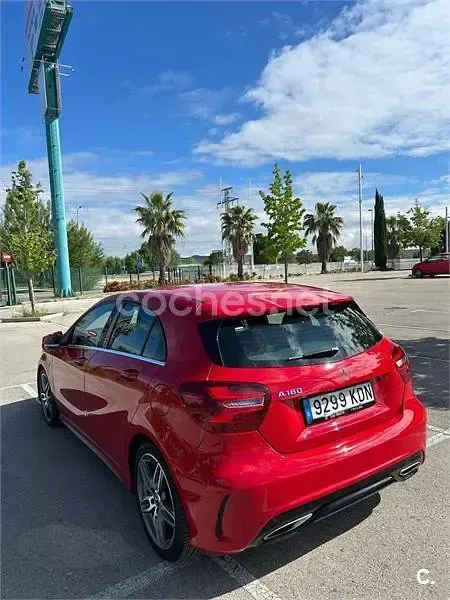 Usado Mercedes A180 AMG line 122 CV (89 kW) 2017 Rojo Berlina