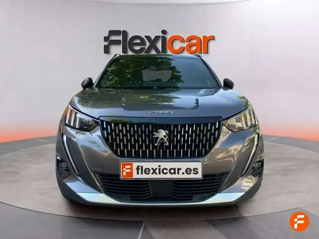 Usado Peugeot 2008 GT-line 131 CV (96 kW) 2020 Gris SUV