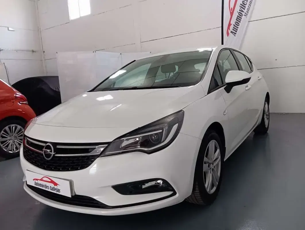 Brugt Opel Astra Selective 110 HK (80 kW) 2019 Hvid Hatchback
