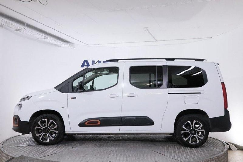 Usado Citroën Berlingo XTR 130 CV (95 kW) 2022 Blanco Monovolumen
