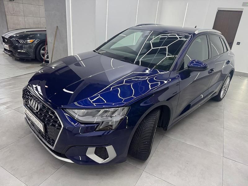 Usado Audi A3 Sportback 150 CV (110 kW) 2020 Azul Utilitario