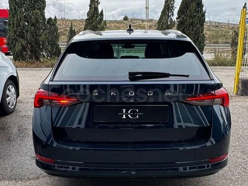Usado Skoda Octavia Ambition 150 CV (110 kW) 2021 Verde Familiar