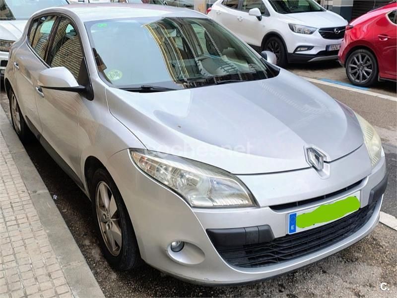 Gris / plata Usado 2009 Renault Mégane III Dynamique Berlina | 6000 € (Precio justo) - Imagen 1/4