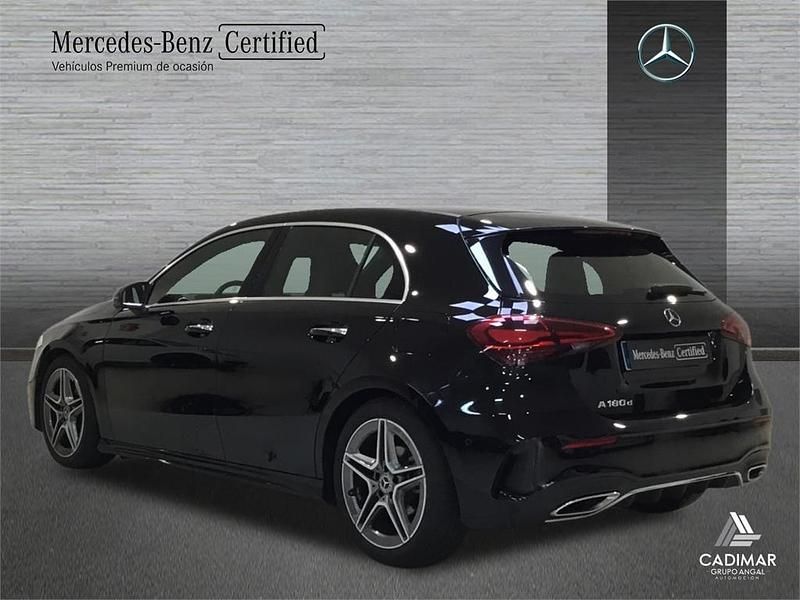 Usado Mercedes A180 AMG line 116 CV (85 kW) 2024 Negro Berlina