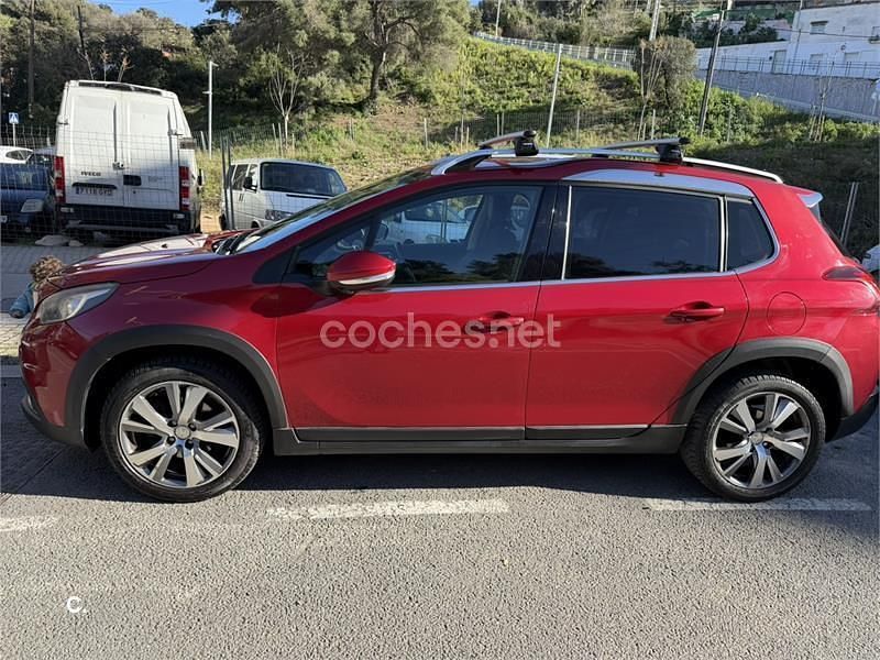 Usado Peugeot 2008 Allure 110 CV (80 kW) 2016 Rojo SUV
