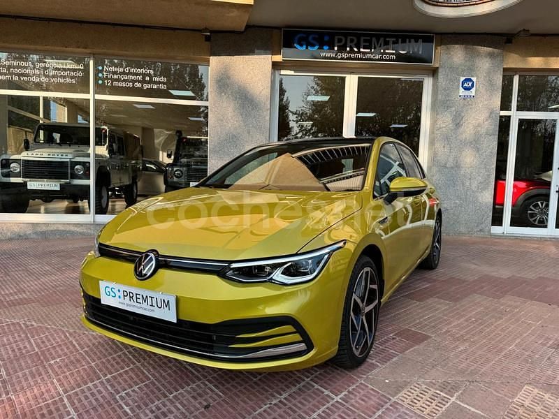 Usado VW Golf VIII R-line 150 CV (110 kW) 2020 Amarillo Berlina