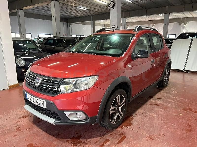 Usado Dacia Sandero Stepway 90 CV (66 kW) 2018 Granate Berlina