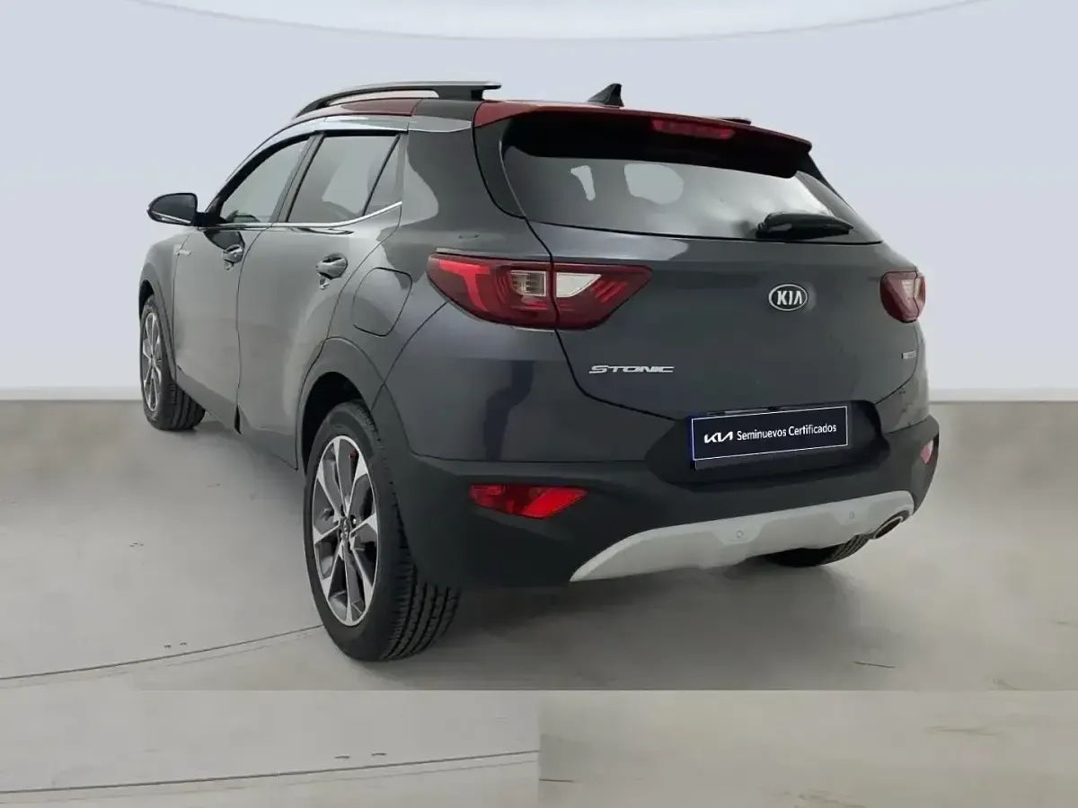 Usado Kia Stonic 100 CV (73 kW) 2019 Gris SUV