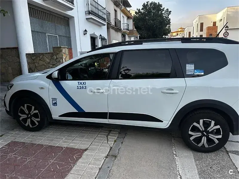 Usado Dacia Jogger Essentiel 100 CV (73 kW) 2024 Blanco Monovolumen
