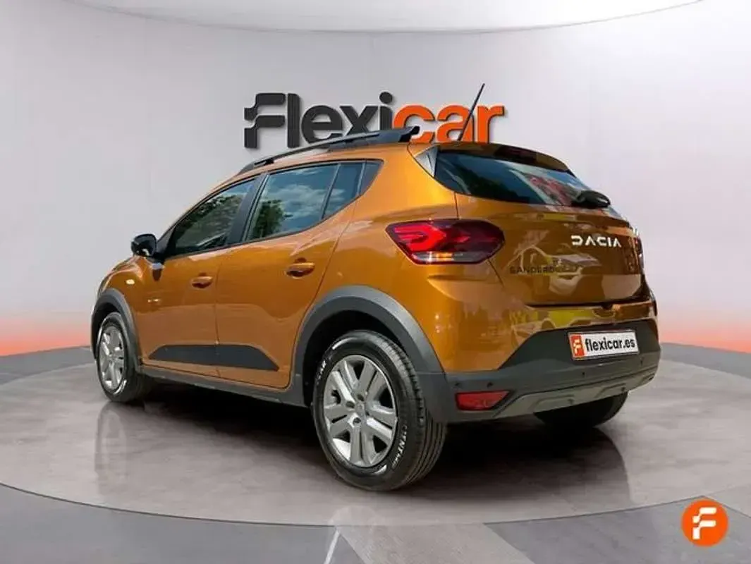 Usado Dacia Sandero Essentiel 91 CV (66 kW) 2023 Amarillo Utilitario