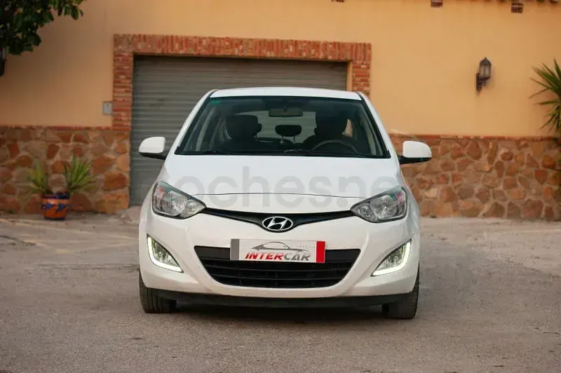 Usado Hyundai i20 75 CV (55 kW) 2014 Blanco Utilitario