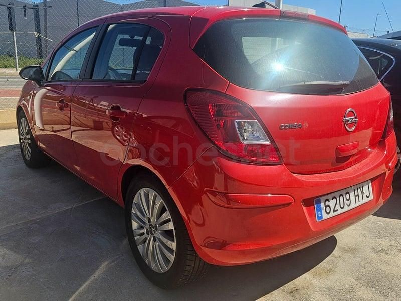 Usado Opel Corsa Selective 85 CV (62 kW) 2014 Rojo Utilitario