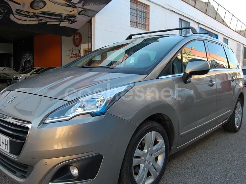 Usado Peugeot 5008 Allure 150 CV (110 kW) 2015 Beige Monovolumen