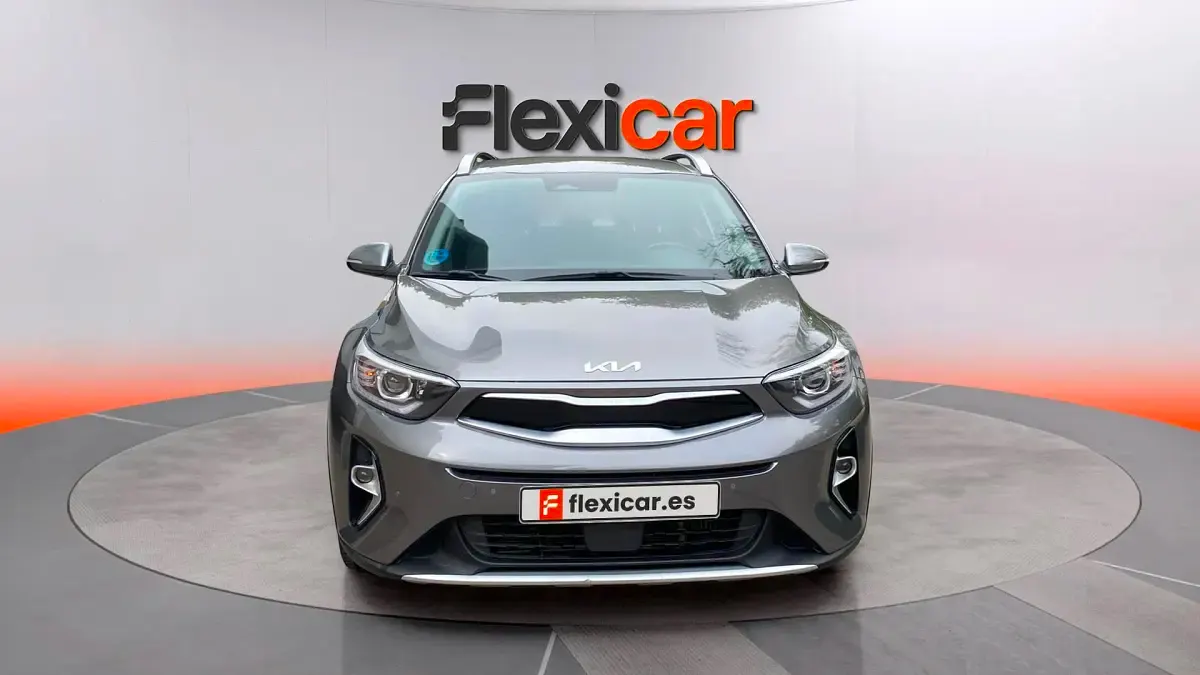 Usado Kia Stonic 101 CV (74 kW) 2024 Gris SUV