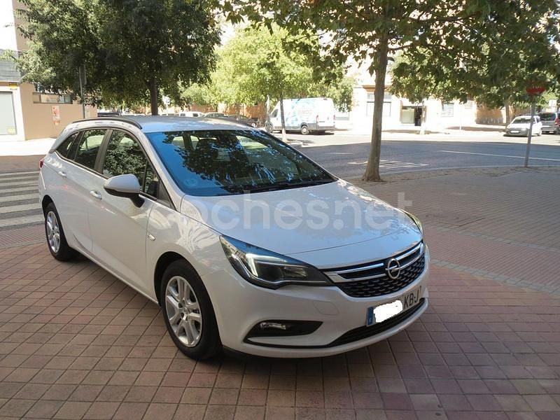 Blanco Usado 2017 Opel Astra Business Familiar | 6900 € (Precio justo) - Imagen 1/4