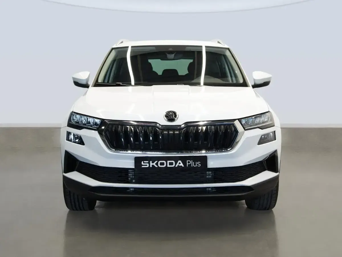 Usado Skoda Karoq Selection 150 CV (110 kW) 2025 Blanco SUV