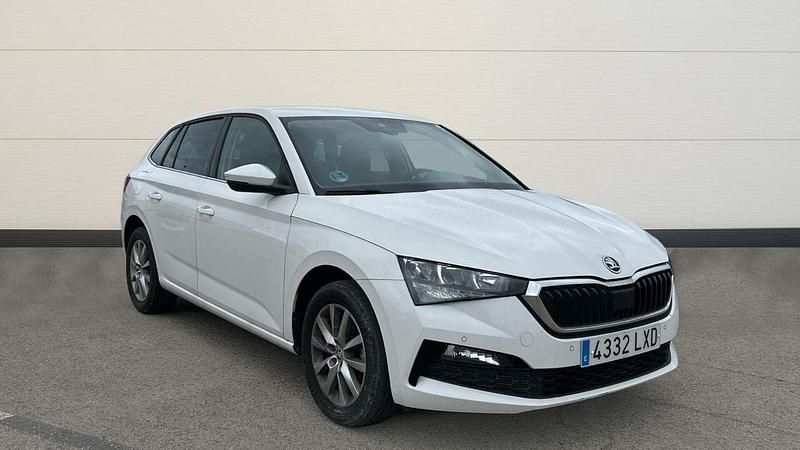 Usado Skoda Scala 95 CV (69 kW) 2022 Blanco Utilitario