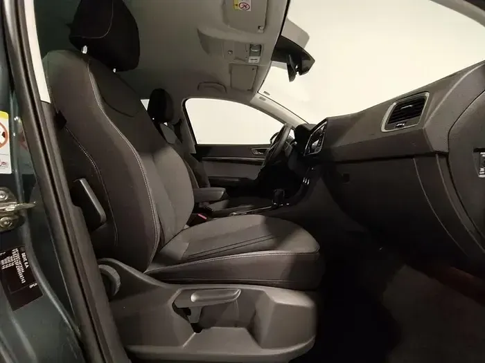 Usado Seat Ateca Style 150 CV (110 kW) 2025 Gris plata SUV