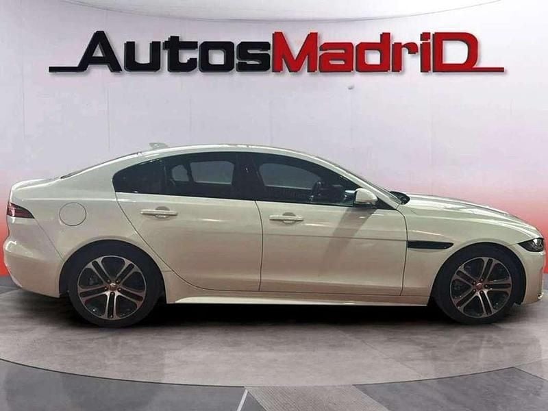 Usado Jaguar XE R-Dynamic 250 CV (183 kW) 2020 Blanco Berlina