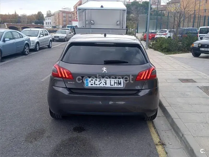 Usado Peugeot 308 Style 100 CV (73 kW) 2020 Negro Berlina