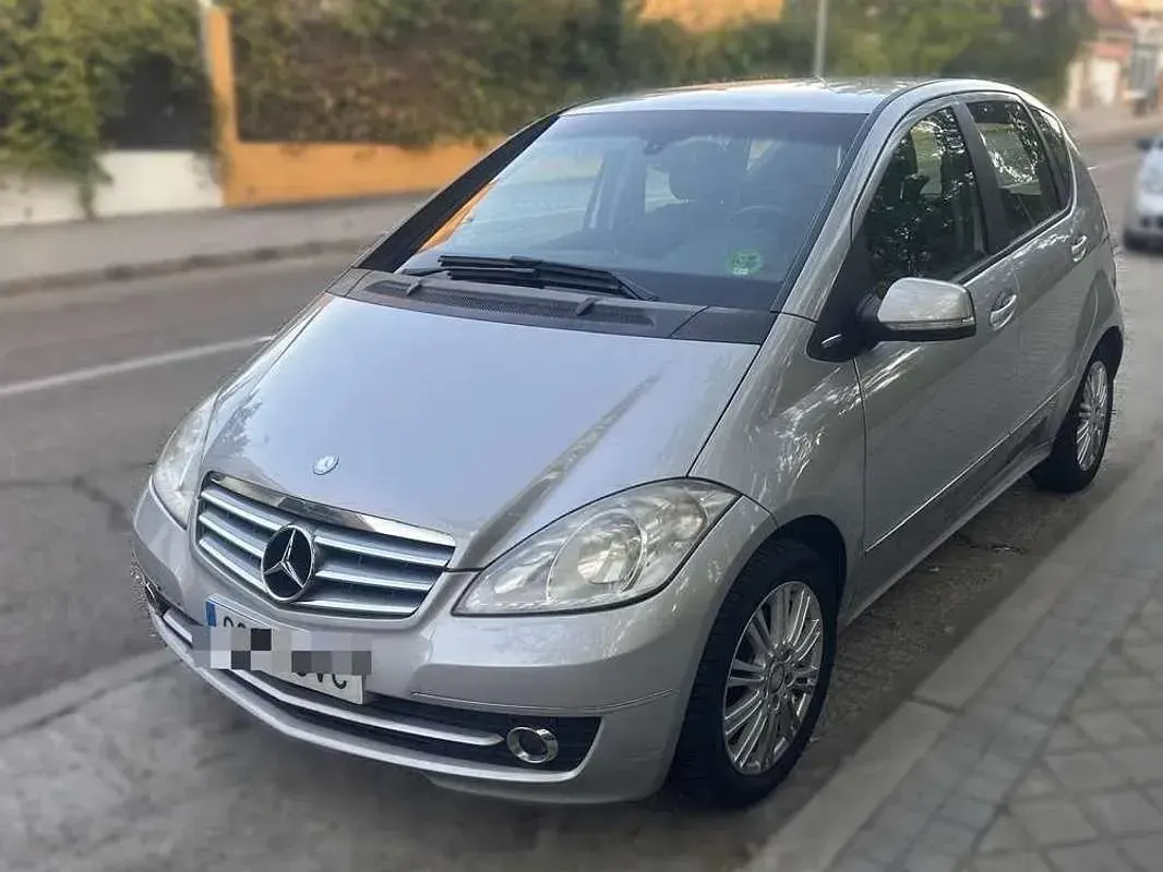 Usado Mercedes A160 Elegance 95 CV (69 kW) 2010 Gris Utilitario