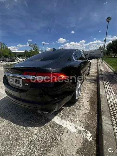 Usado Jaguar XF Luxury 240 CV (176 kW) 2013 Negro Berlina