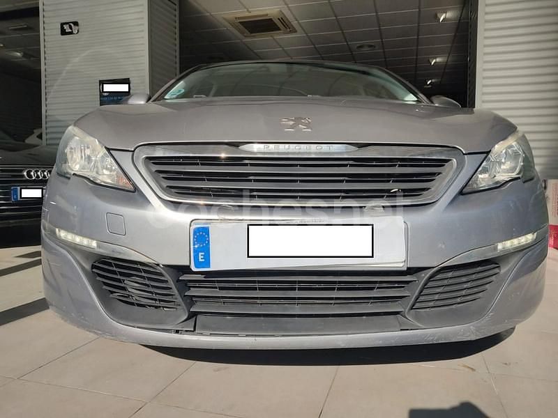 Usado Peugeot 308 SW Active 120 CV (88 kW) 2015 Gris / plata Familiar