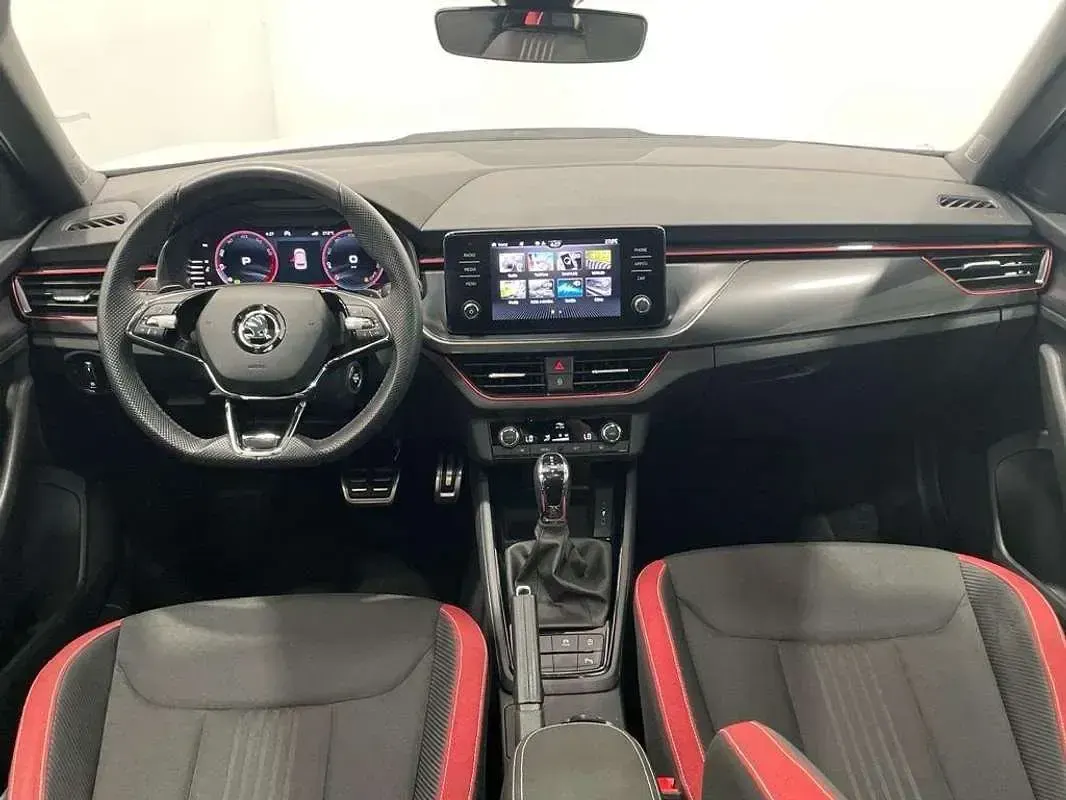 Usado Skoda Kamiq Monte Carlo 110 CV (80 kW) 2022 Blanco SUV