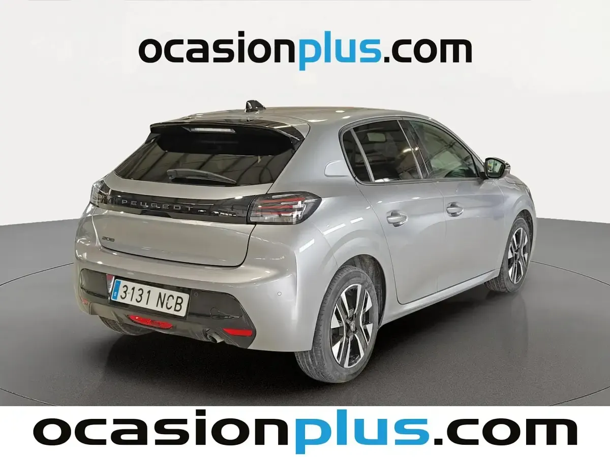 Usado Peugeot 208 Allure 100 CV (73 kW) 2025 Gris Utilitario